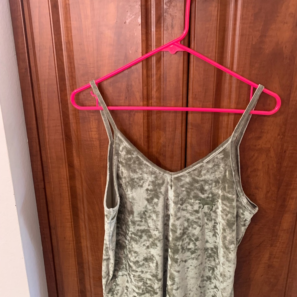 VICTORIA SECRET “PINK” LIGHT GREEN SLEEVELESS SLEEPWEAR TANK TOP  SIZE SMALL